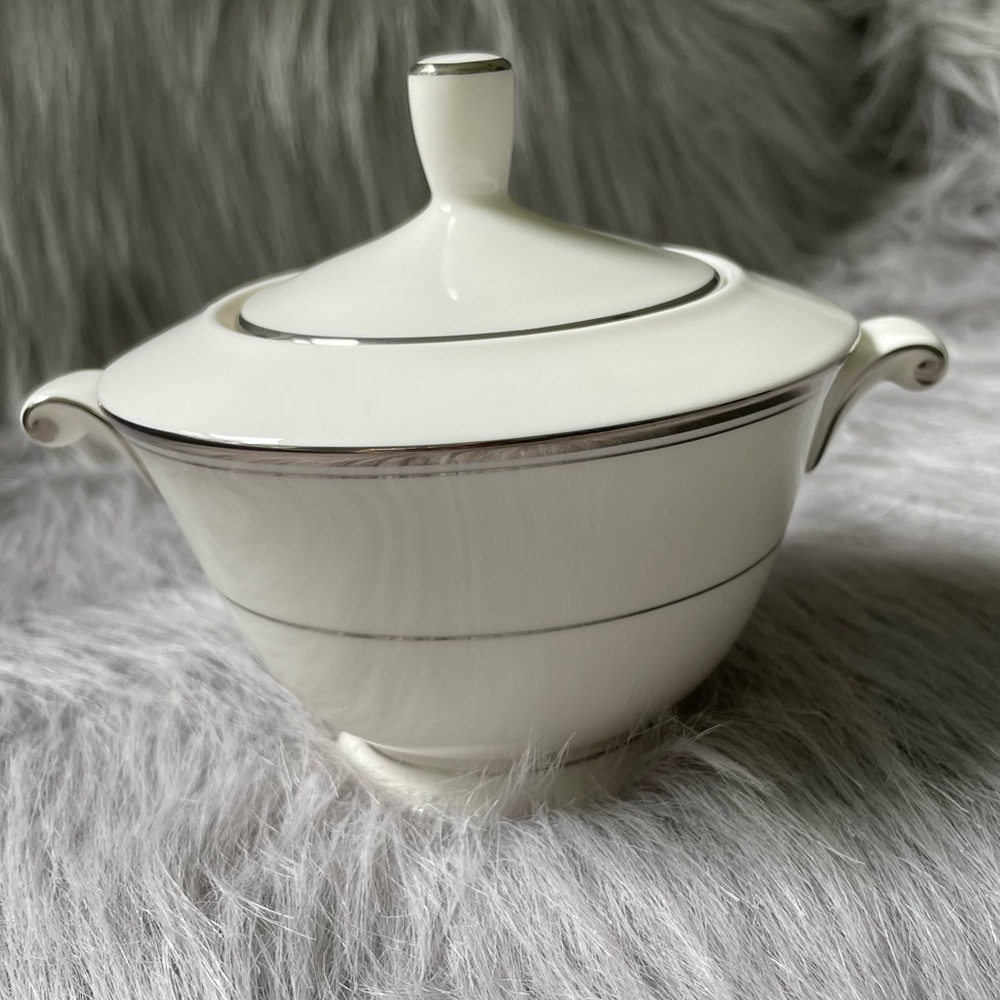 NWOT Discontinued Mikasa Gothic Platinum covered sugar bowl.